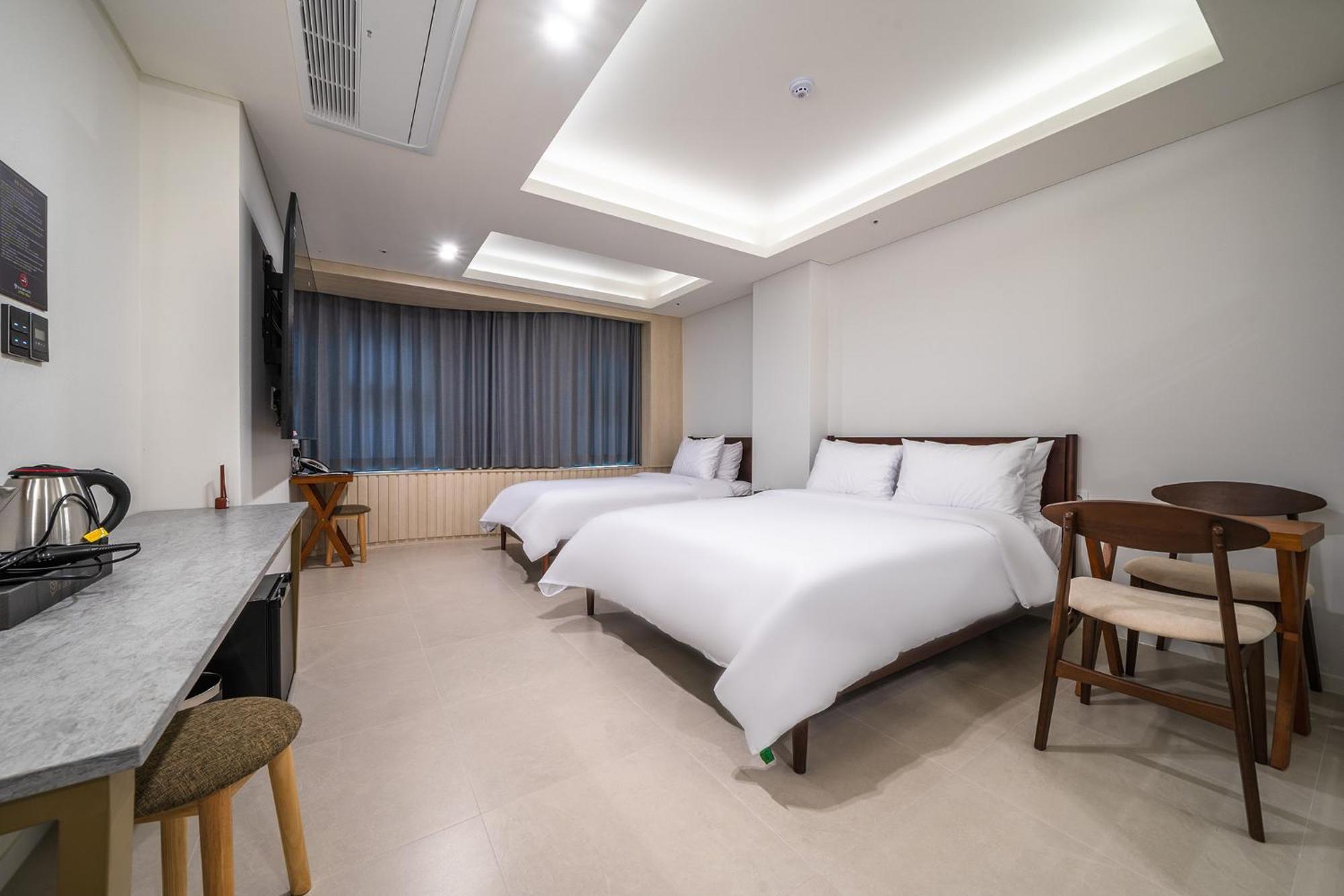 Bluebird Hotel Inchon Exterior foto