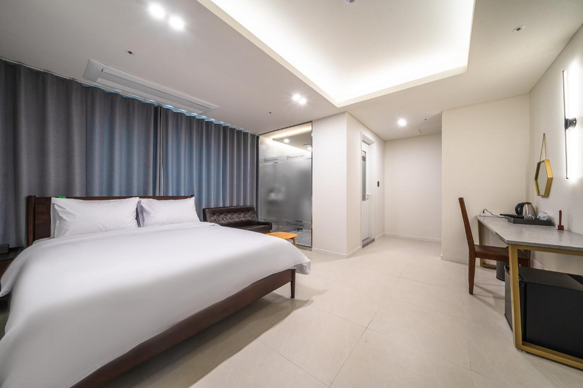 Bluebird Hotel Inchon Exterior foto