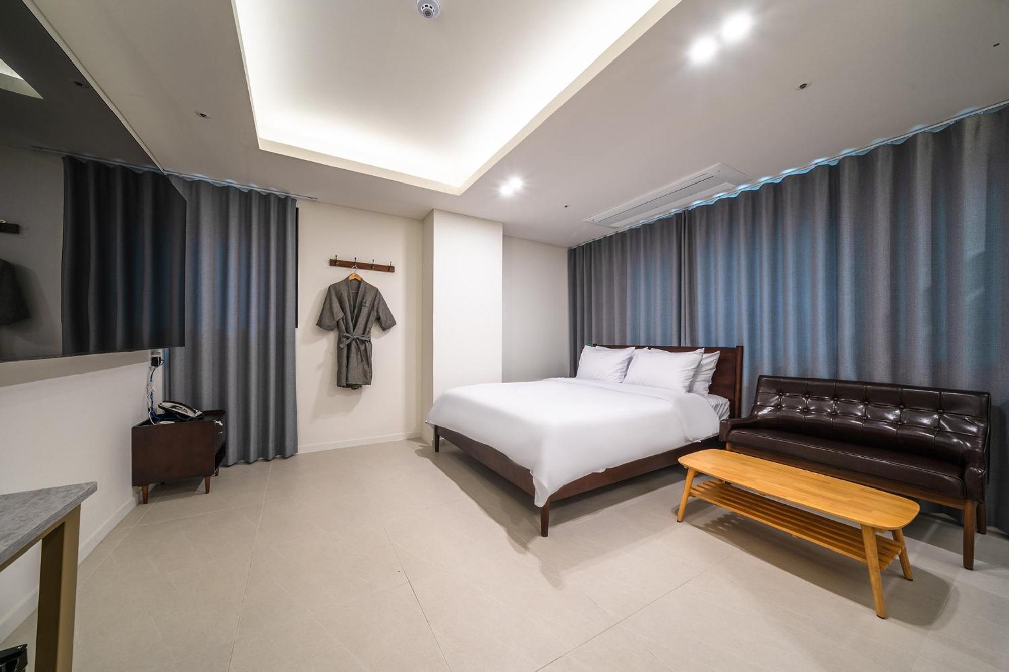 Bluebird Hotel Inchon Exterior foto