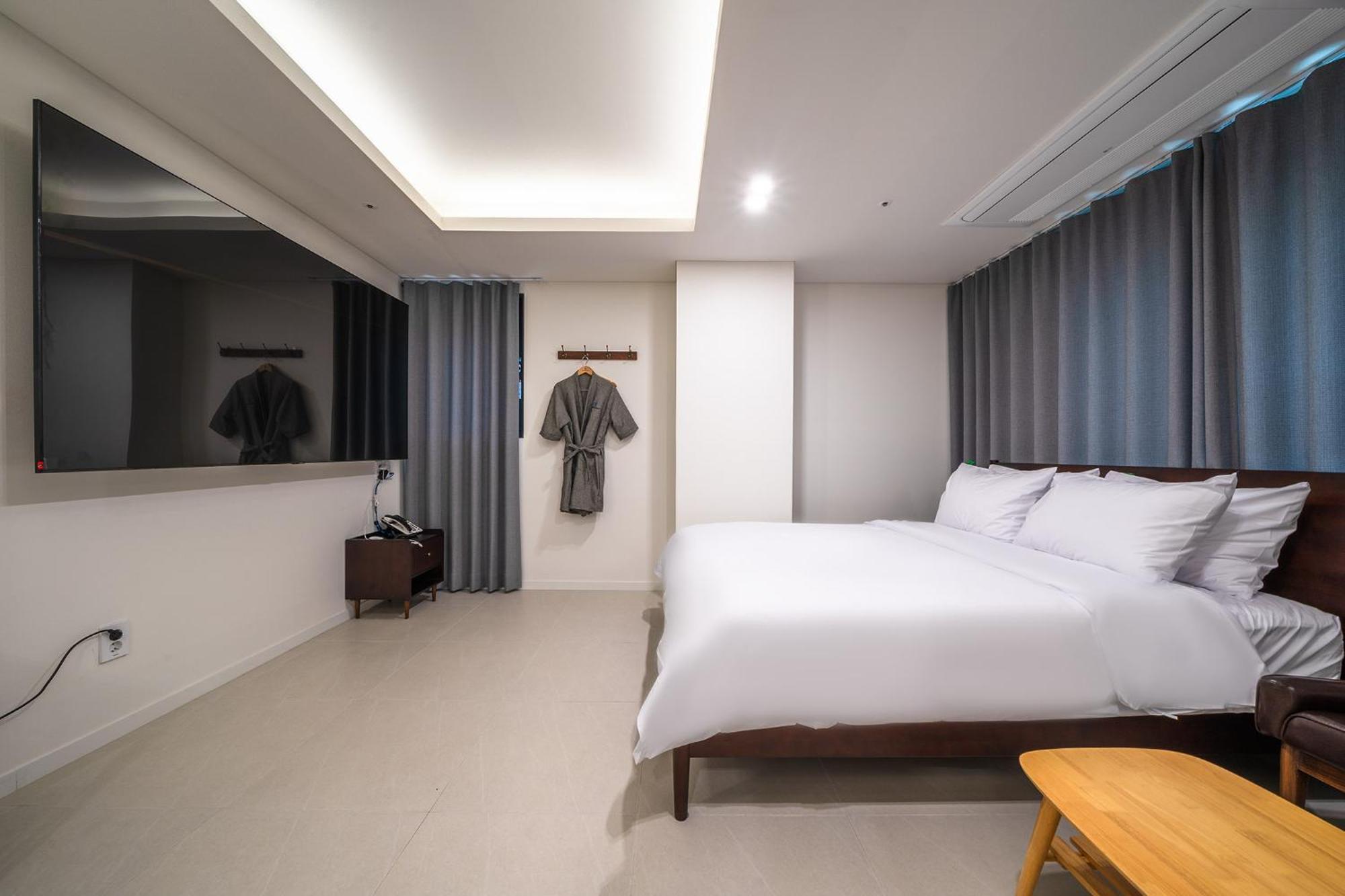 Bluebird Hotel Inchon Exterior foto