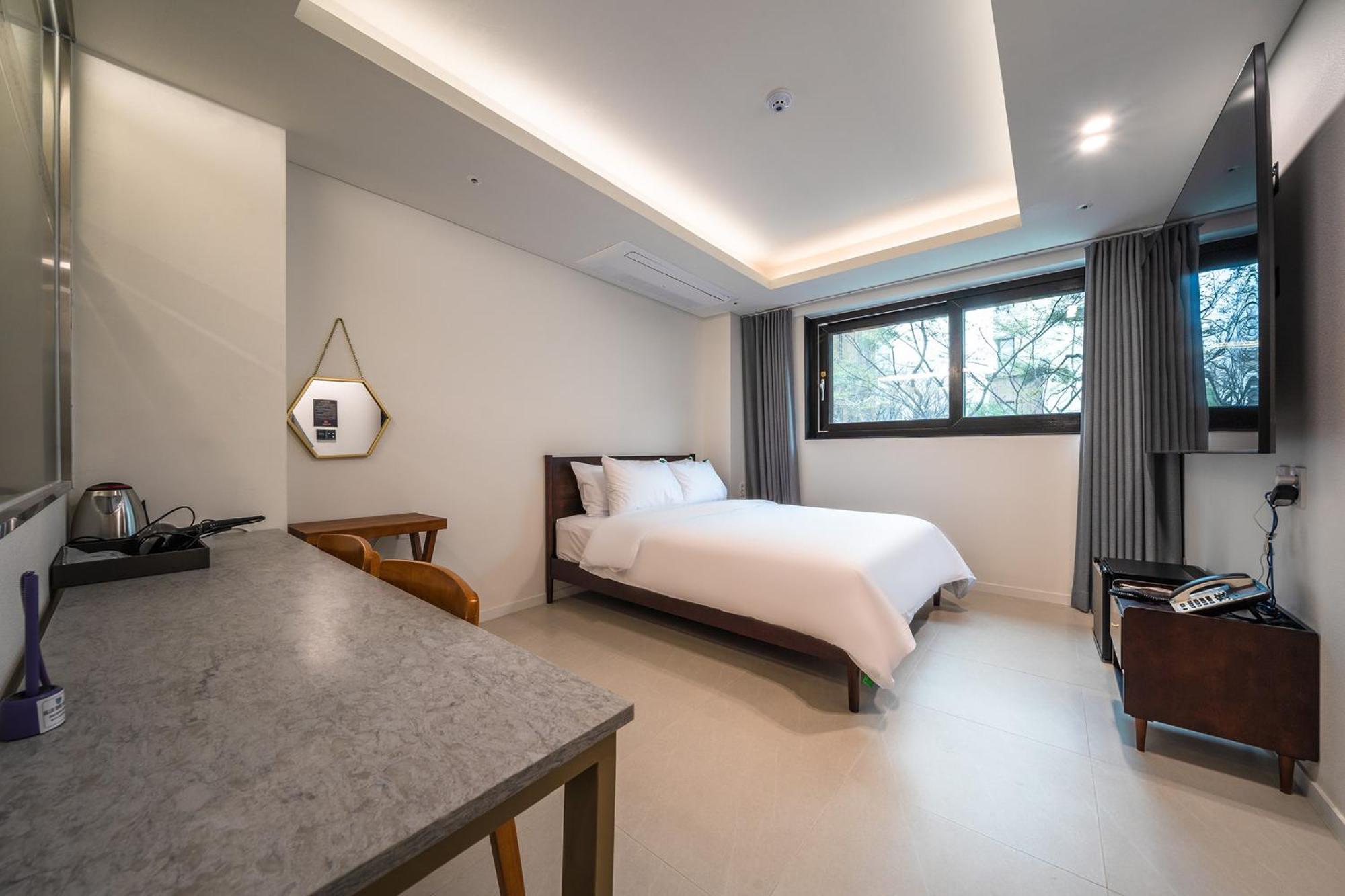 Bluebird Hotel Inchon Exterior foto